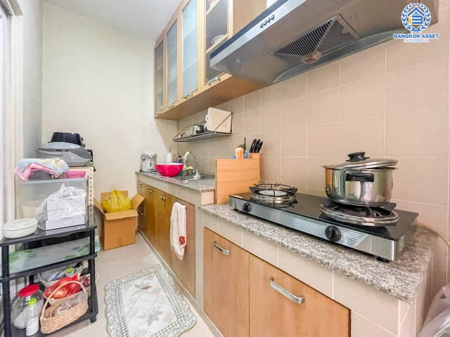 *****บ้านเดี่ยวมือสองย่านกรุงเทพฯ ม.คาซาวิลล์ สุขาภิบาล5 เนื้อที่กว้างขวางเกือบ 51 ตร.ว.  ฟังก์ชัน 3 ห้องนอน 3 ห้องน้ำ ที่จอดรถ 2 คัน แถมเฟอร์นิเจอร์ พร้อมสัญญาณกันขโมยทั้งหลัง เดินทางง่าย ห่างจากจุดขึ้น-ลงทางด่วน "สุขาภิบาล5" เพียง 11 นาทีเท่านั้น